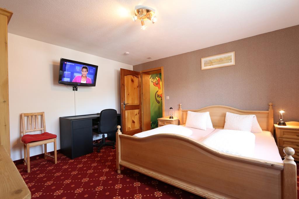 Hotel Alpina Grächen Chambre photo